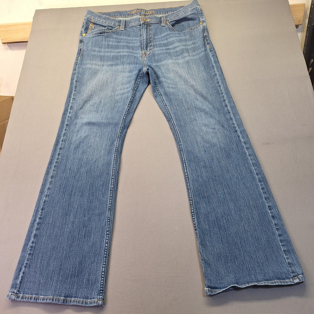 Cody James Mens Bootcut Jeans Medium Wash Denim 36x32 RN138823 Blue